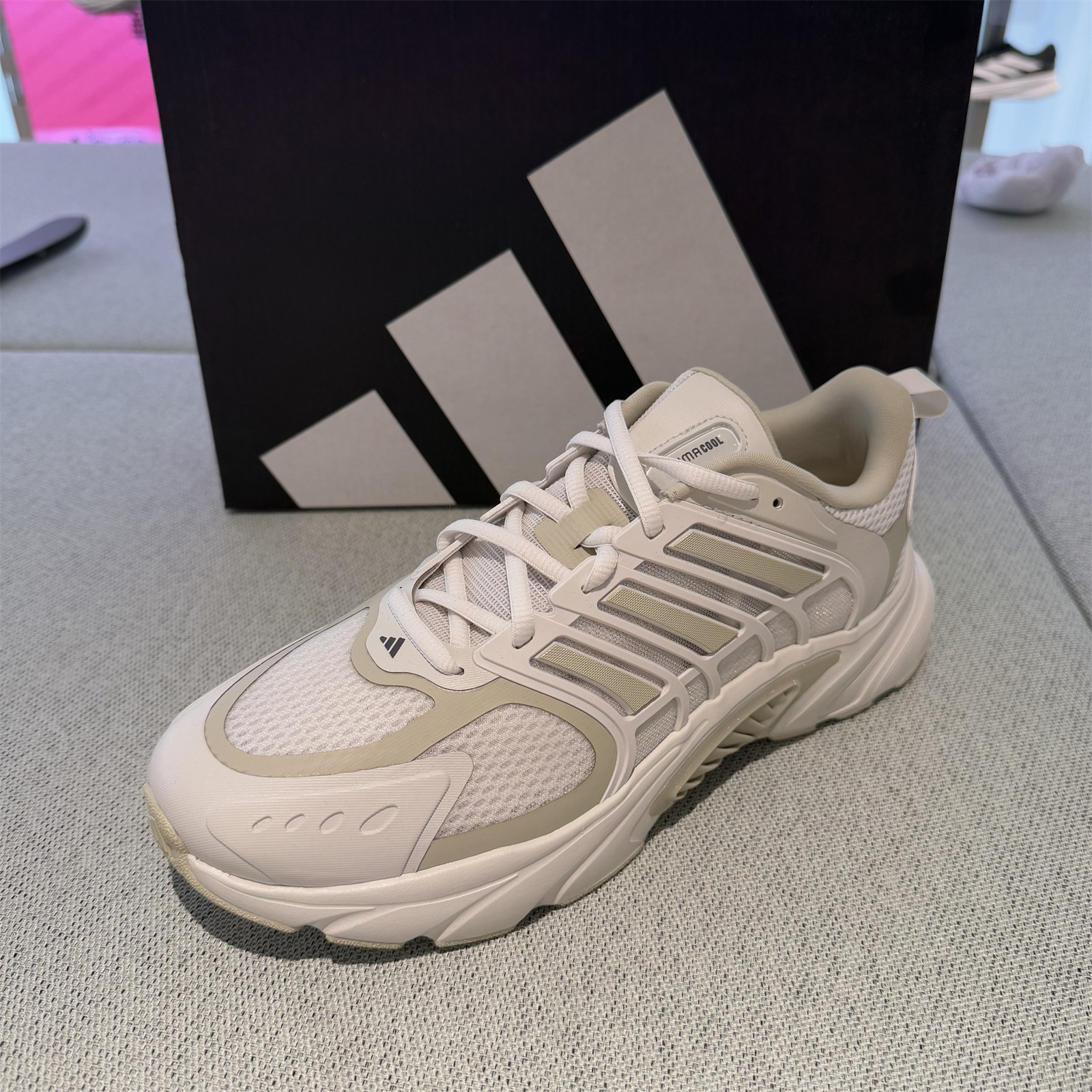 阿迪达斯男女清风跑步运动鞋