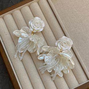 白色贝壳花朵流苏耳环耳钉女法式复古新娘礼服高级感夸张耳夹耳饰