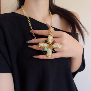 时髦彩色镶嵌十字架项链女复古夸张博主叠戴金色长毛衣链颈链配饰