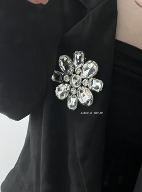 夸张金属女花朵胸针胸花