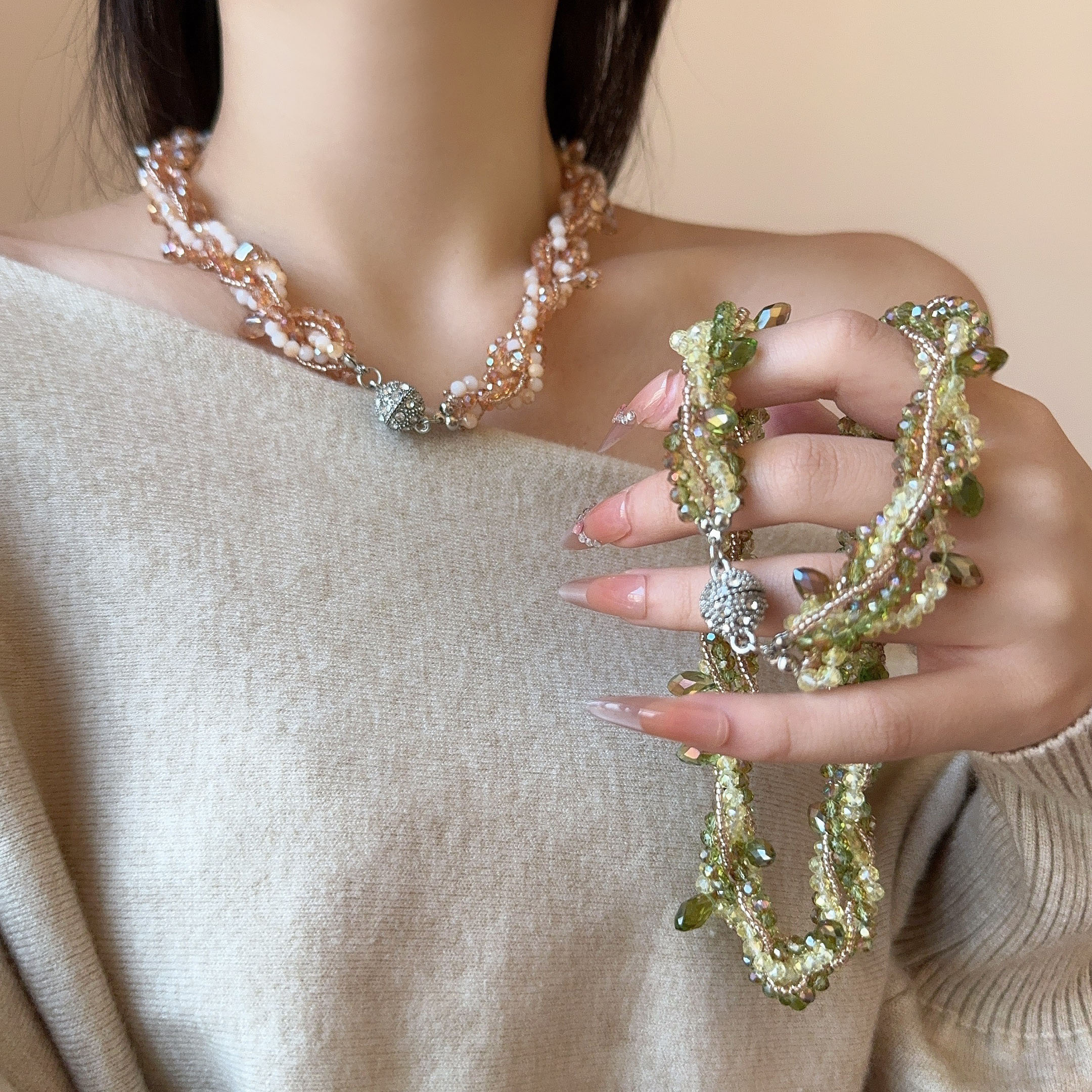 串珠多层琉璃扭花满钻磁吸项链