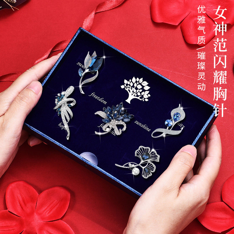 胸针高级感轻奢一周胸针套装高档胸花别针生日情人节礼物送女生