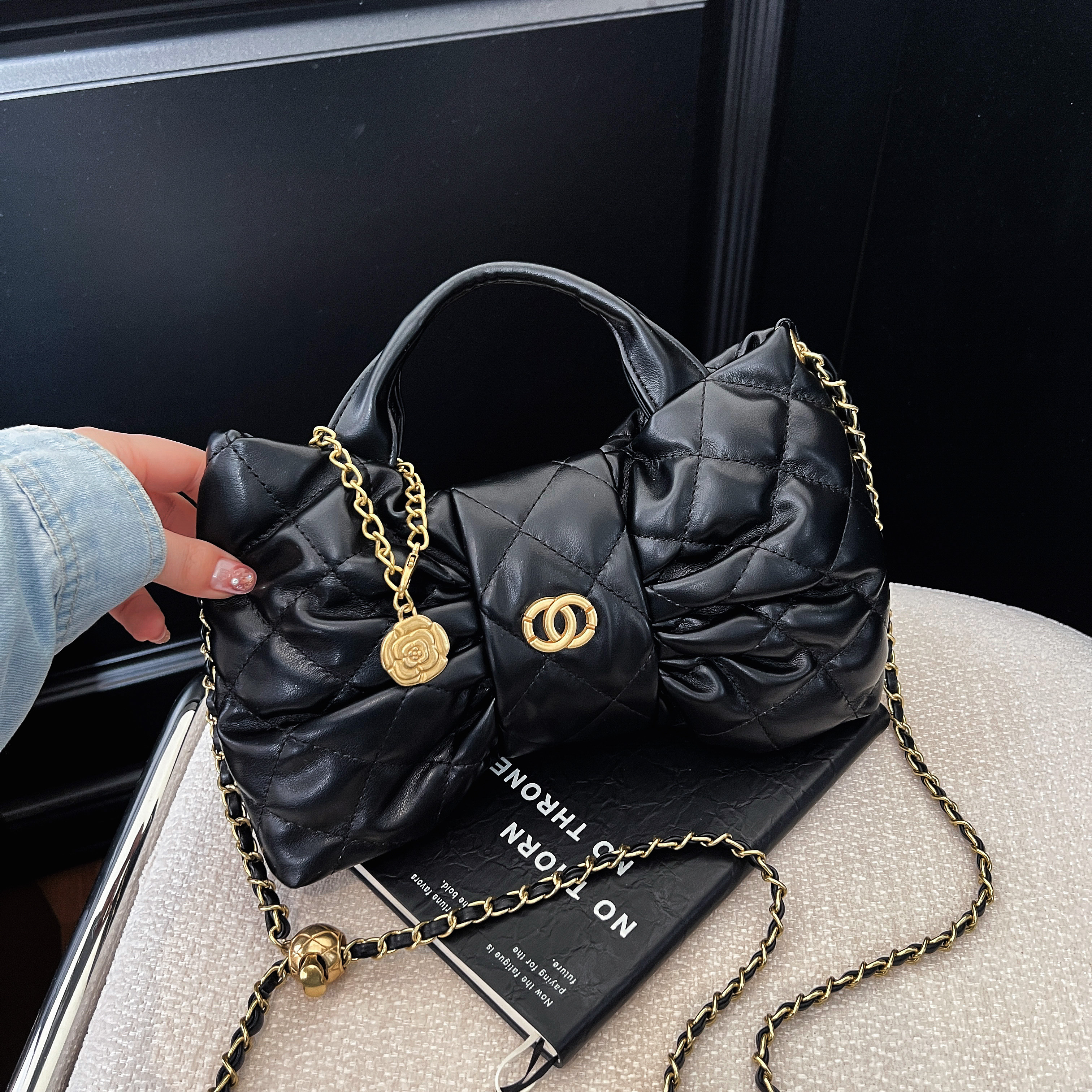 加厚料小众造型可调节可放手机