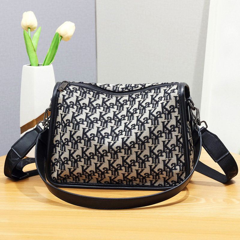 小包包女士2026新款斜挎包时尚百搭高级感洋气小方包单肩手提小包