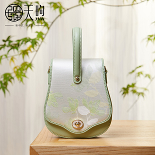 Pmsix天煦新中式 小香风织锦提花草绿色休闲单肩斜挎手提马鞍包女