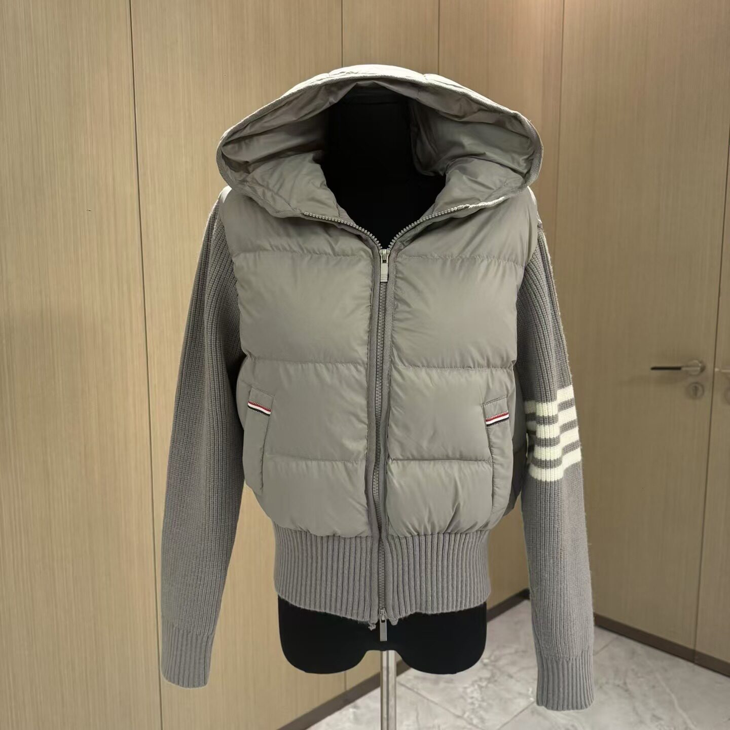 【高品质】24SS冬季条杠针织拼接长袖休闲连帽白鸭绒羽绒服外套女