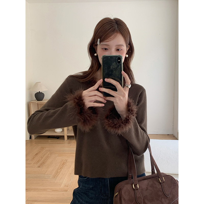 【心动Crush】歌铭复古毛毛领拼接针织上衣女装冬季圆领上衣J888C