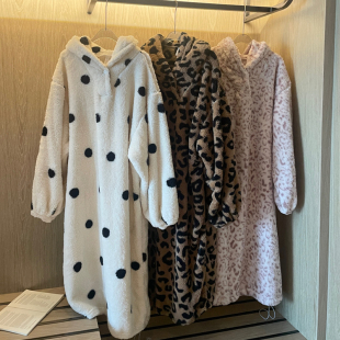 加绒加厚睡衣女冬季 珊瑚绒连帽睡裙宽松法兰绒可外穿家居服睡袍女