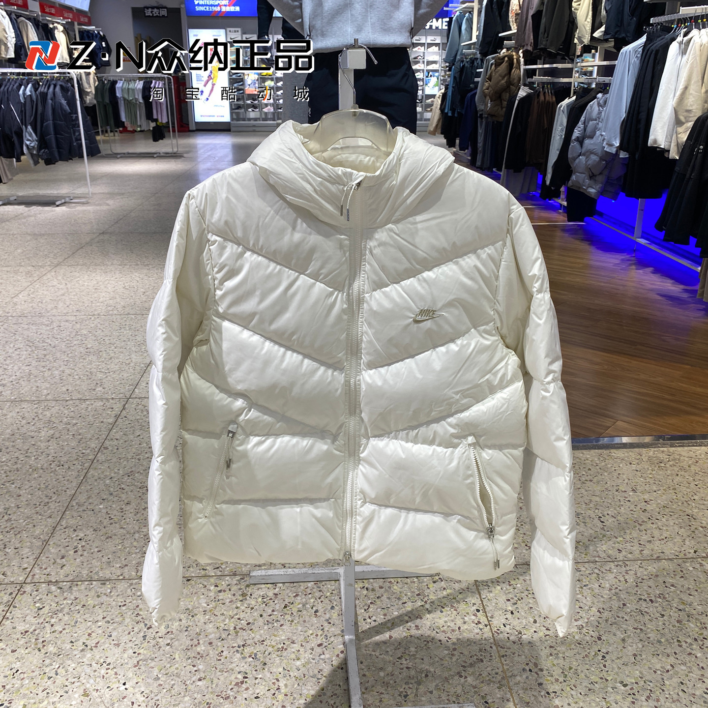 耐克女子冬季连帽防风保暖羽绒服