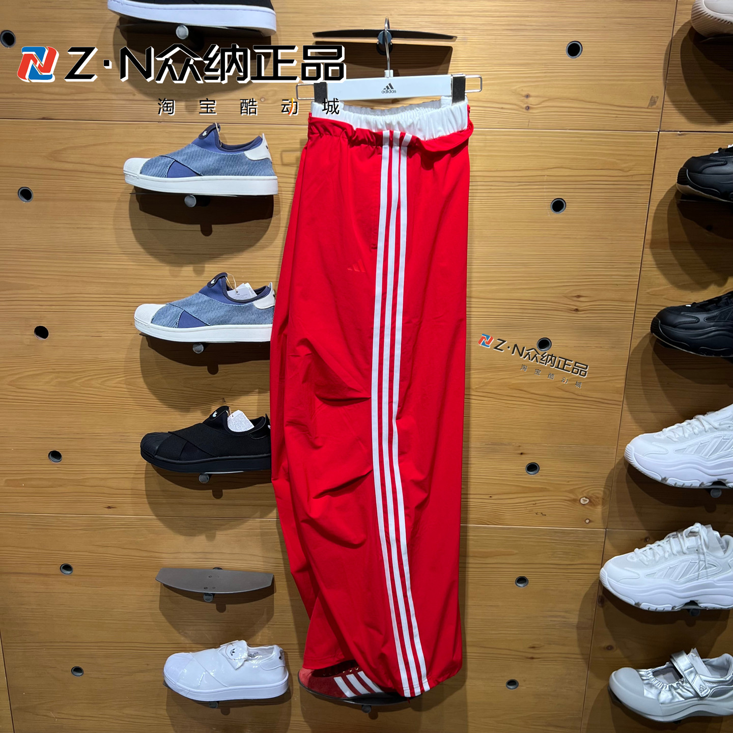 正品阿迪达斯长裤女子梭织速干透气运动休闲香蕉裤 KZ4195 KZ4222