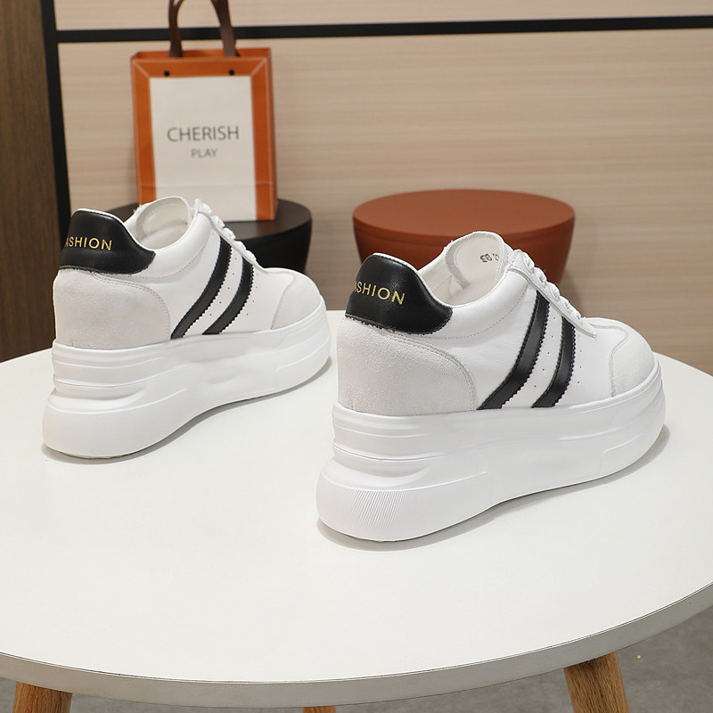 2025新款隐形内增高女鞋10CM百搭真皮德训鞋小个子厚底松糕鞋12CM