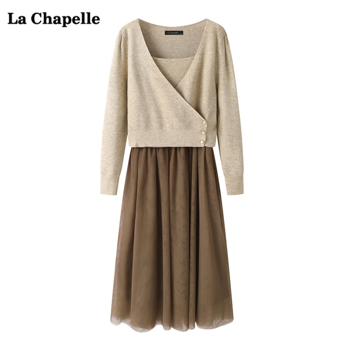拉夏贝尔/La Chapelle温柔风针织衫拼接吊带裙两件套女秋时尚套装属于什么档次？