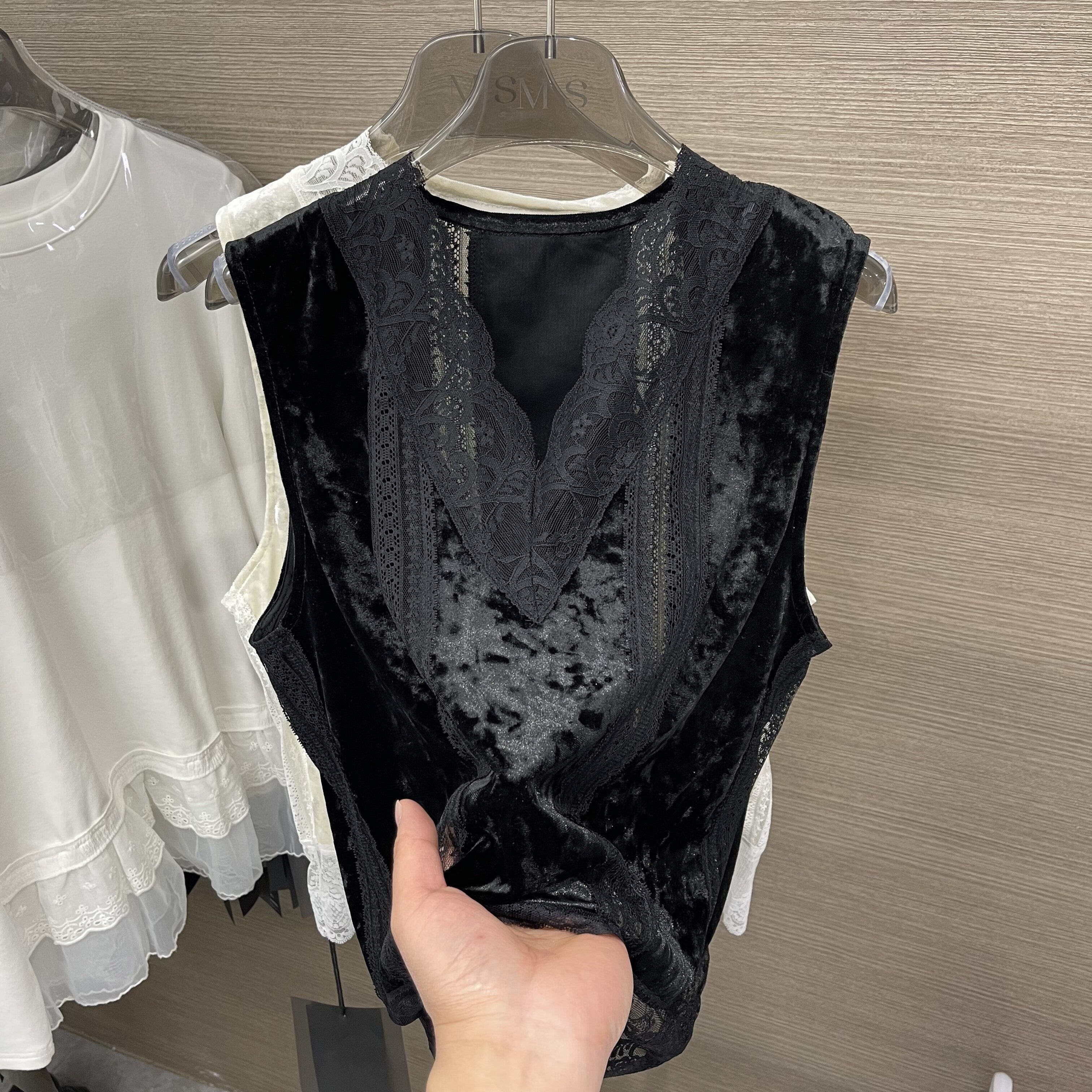 V领蕾丝丝绒背心小吊带女百搭