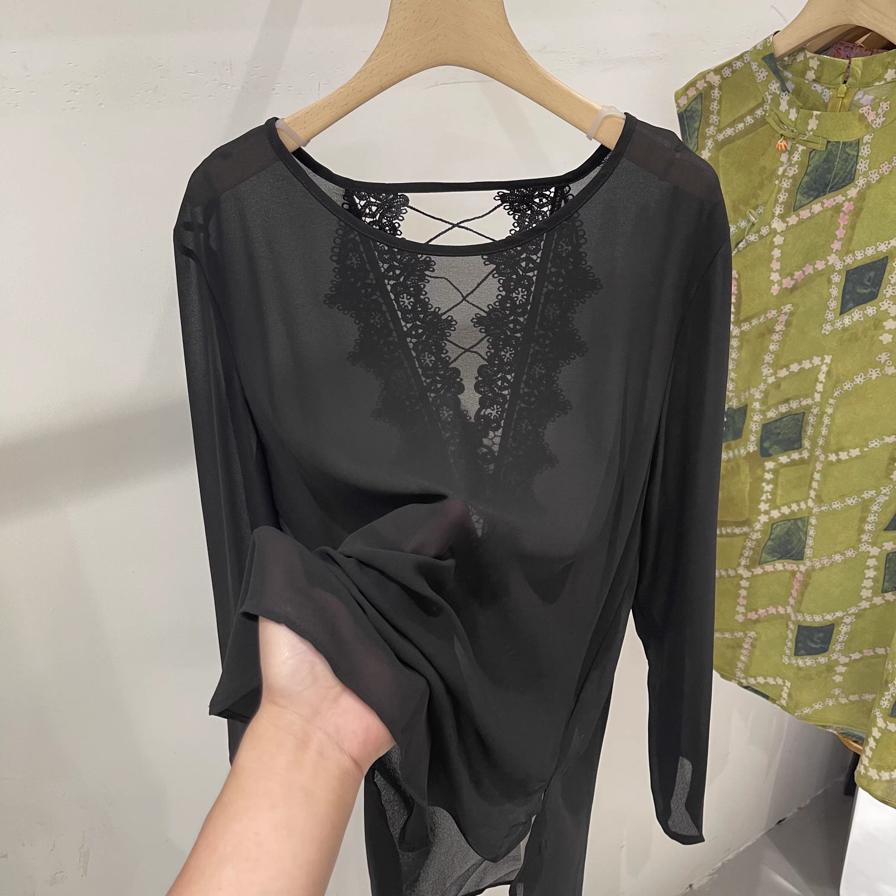高级感露背蕾丝长袖雪纺衫休闲女2026夏季新款开叉宽松防晒衫上衣