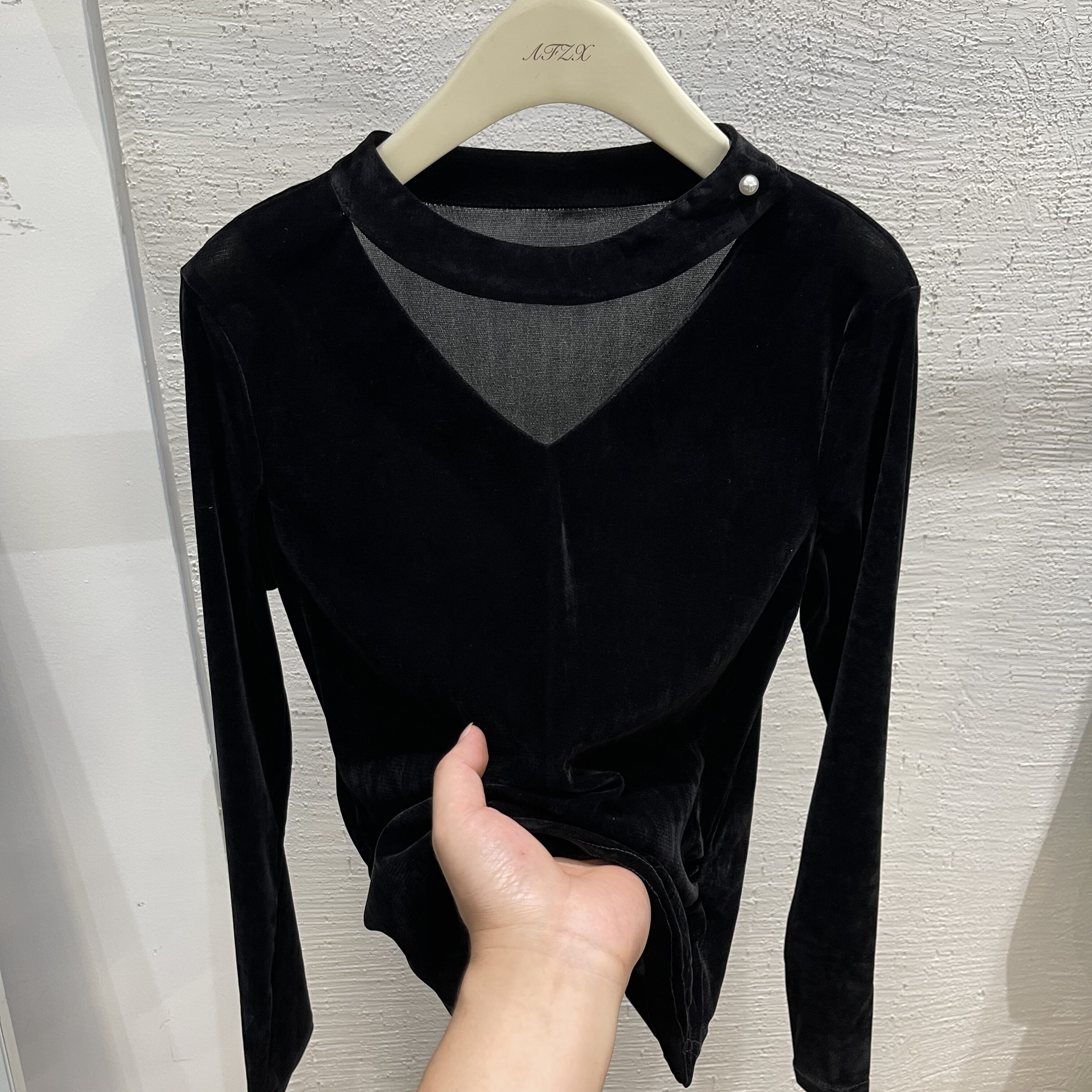 挂脖V领丝绒长袖T恤女褶皱修身