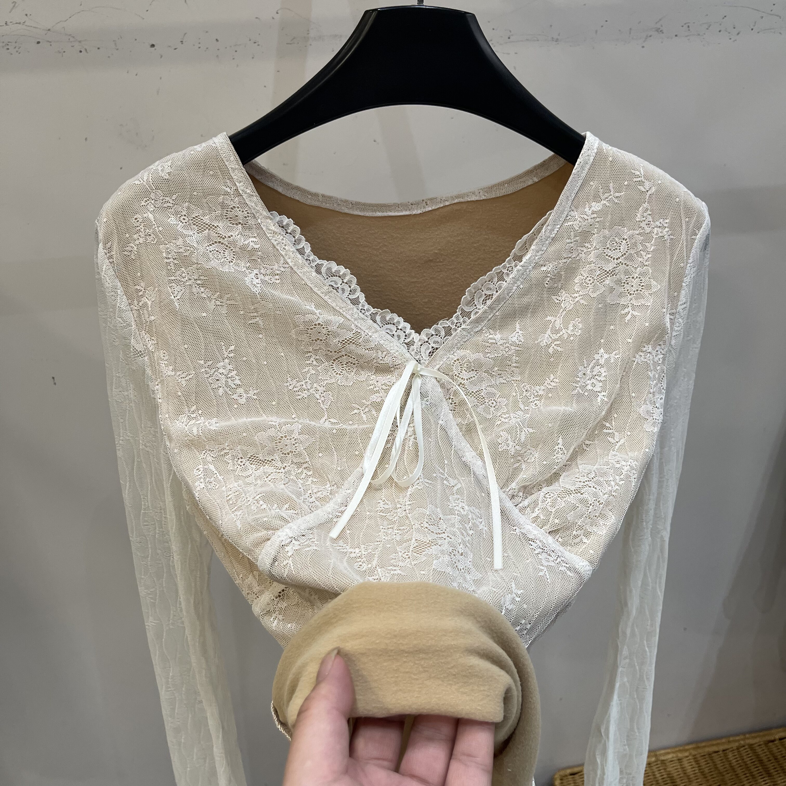 蝴蝶结蕾丝V领加绒打底衫女显瘦