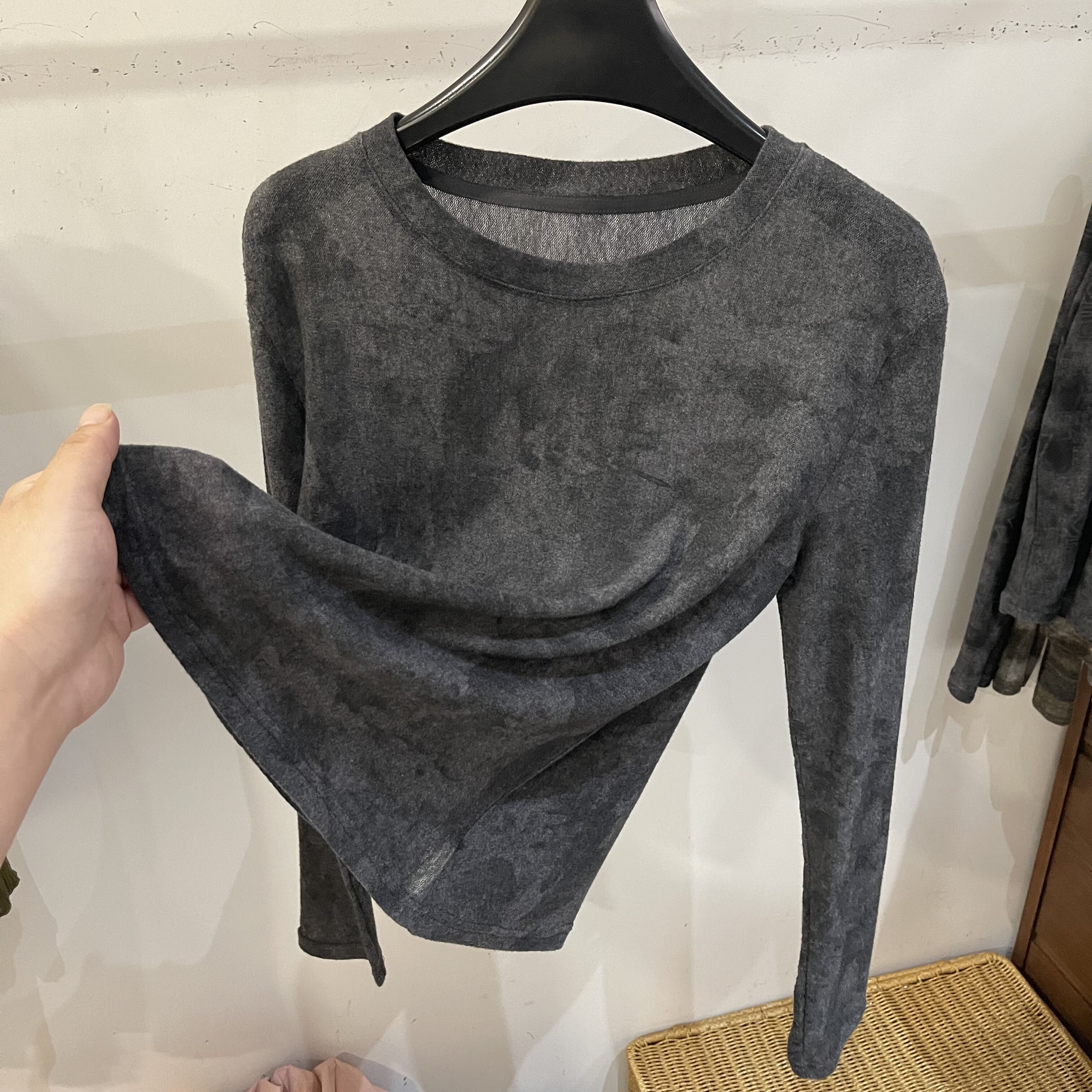 晕染印花灰色长袖T恤女宽松百搭