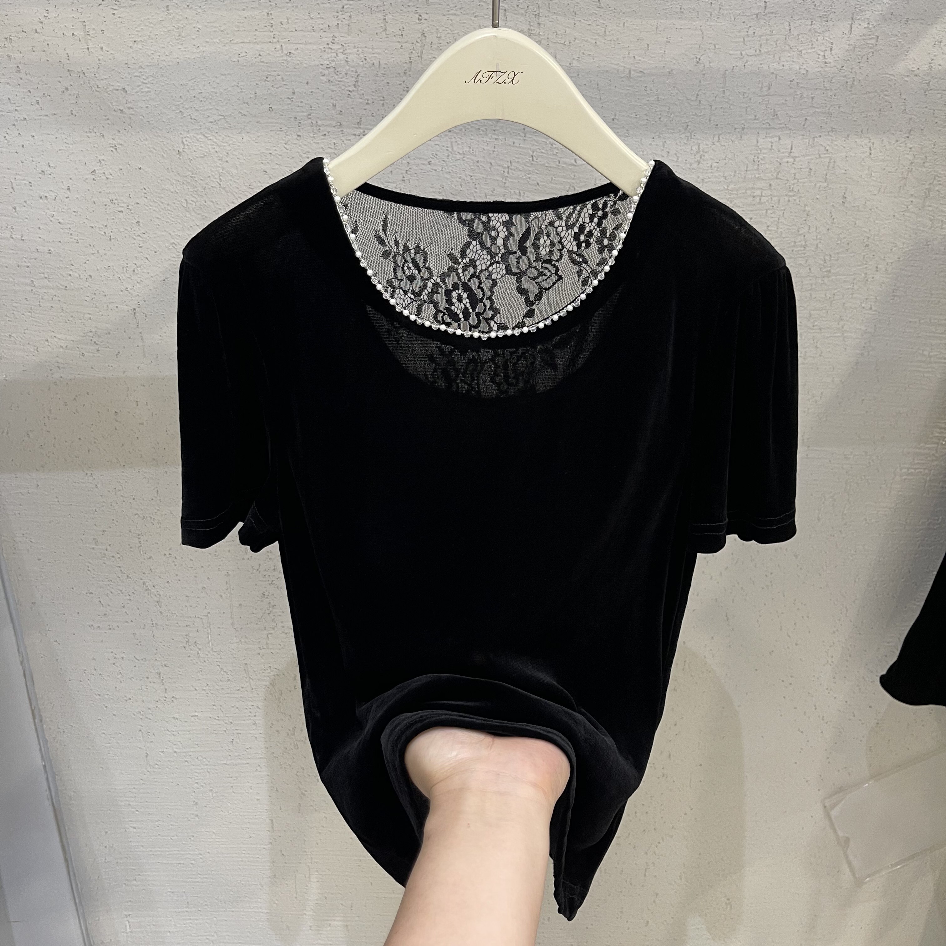 蕾丝钉珠拼接丝绒短袖T恤女显瘦