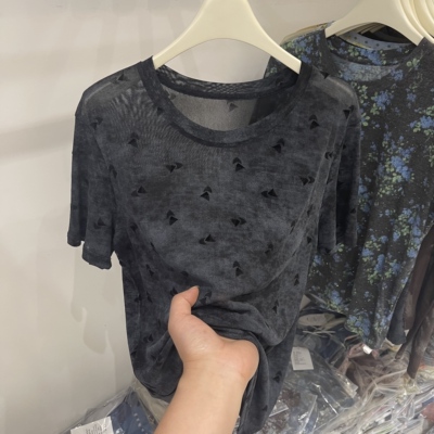 植绒三角形印花网纱短袖T恤女