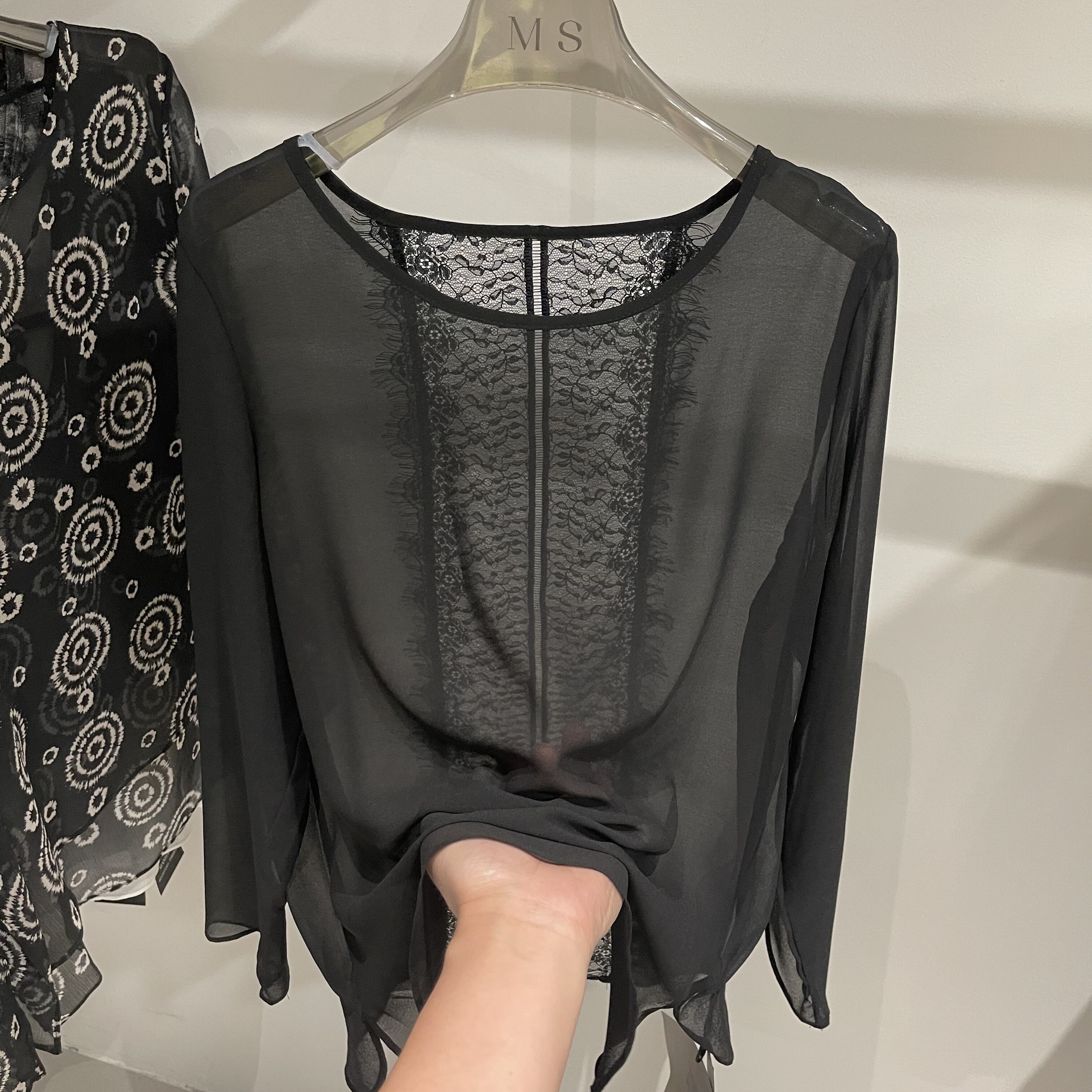 气质蕾丝拼接透视长袖雪纺衫女2026夏季新款宽松开叉防晒衫上衣薄