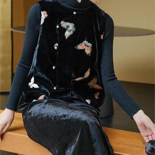 进口新中式马甲黑色丝绒圆领蝴蝶刺绣上衣外穿背心轻国风女装2025
