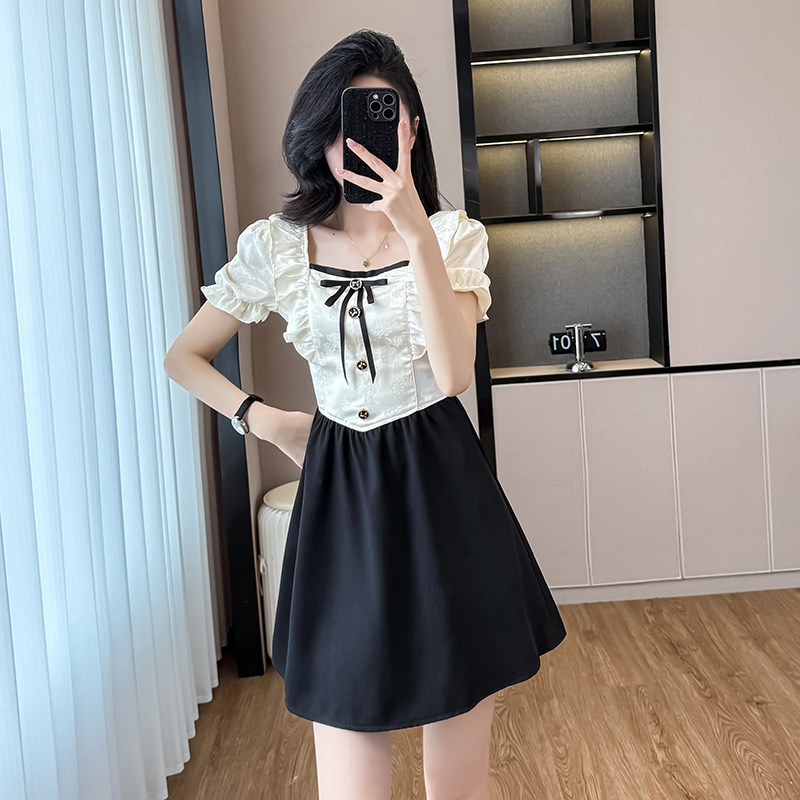 实拍2026夏轻奢小香连衣裙小个子方领荷叶边收腰A字显瘦短裙