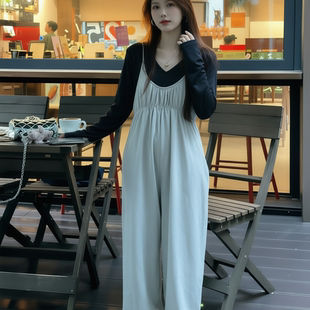 2026新款春慵懒风黑色防晒长袖T恤白色背带裤宽松孕妇遮肚子套装