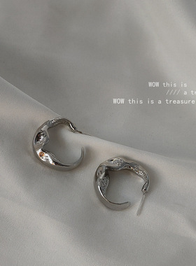 BO丨ins冷淡风银色小耳圈~百搭气质时尚2023新款潮耳环女C型耳饰