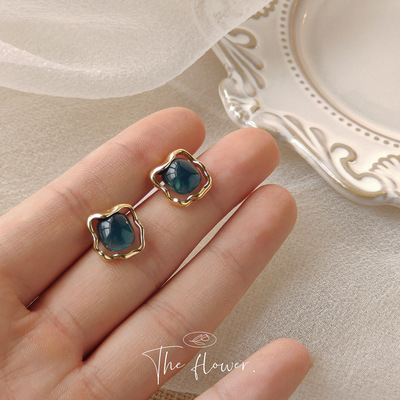 雾霾蓝复古方形银针镂空个性耳环