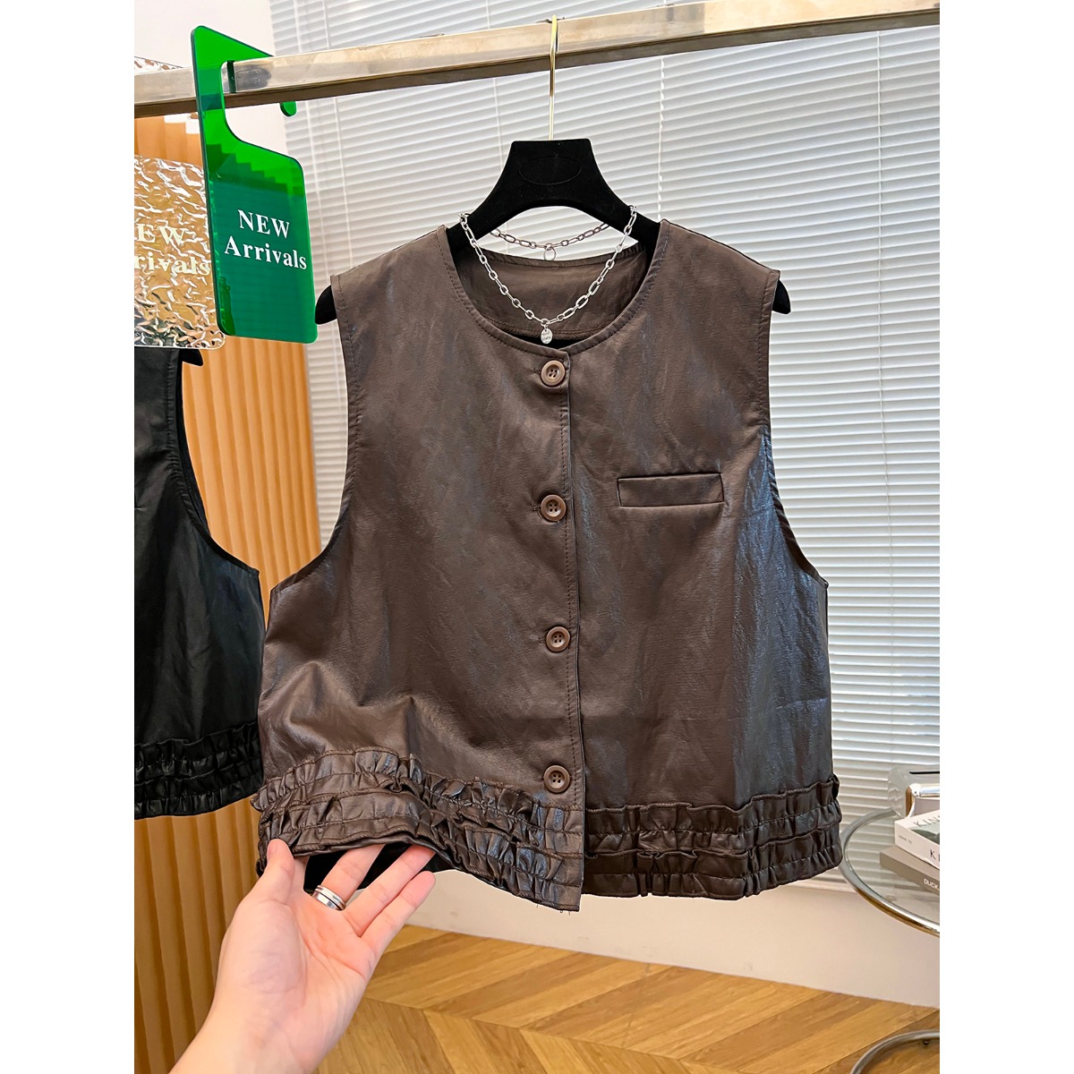咖色木耳花边PU皮衣马甲女春秋洋气外穿无袖坎肩韩系叠穿背心