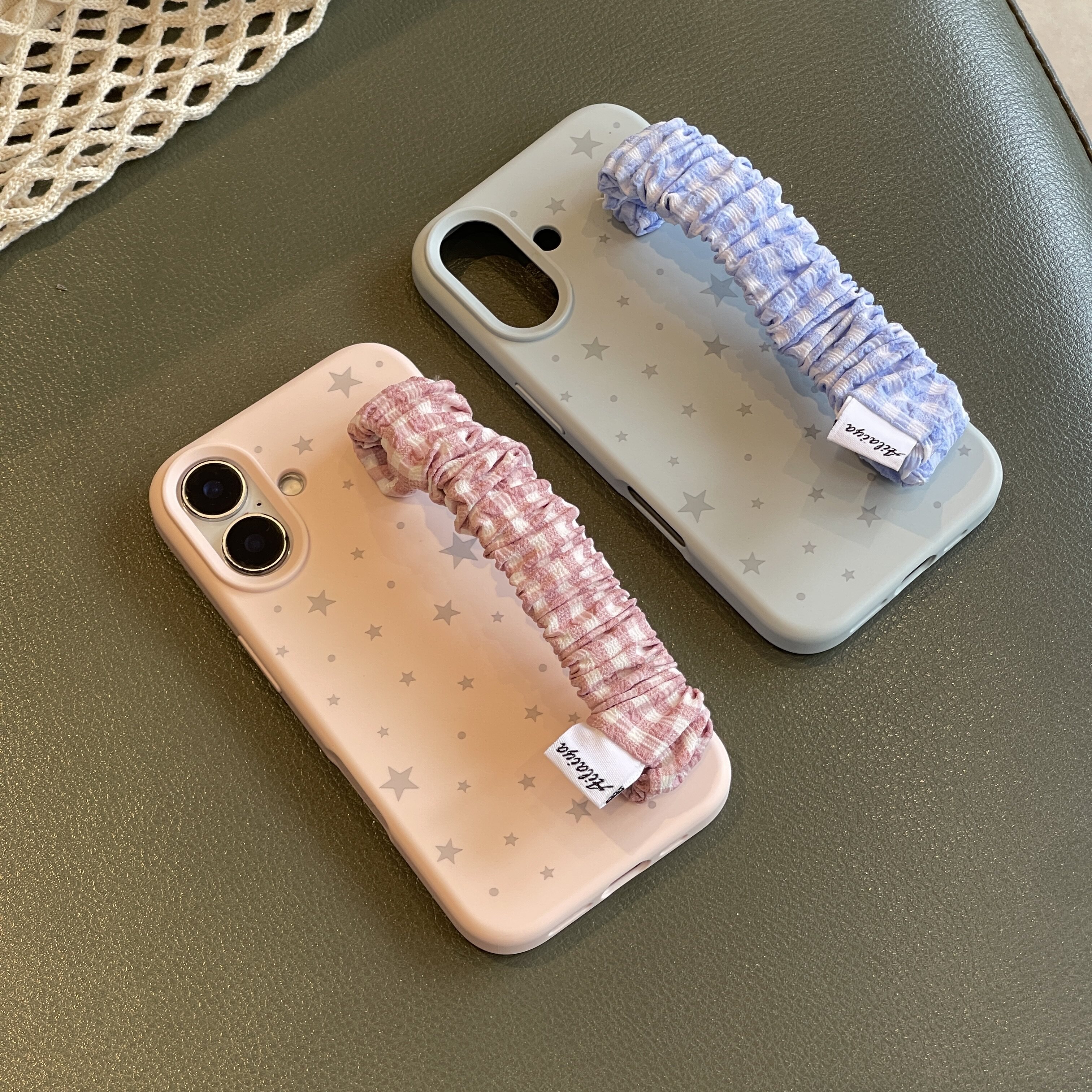 ins可爱满天星褶皱格子弹力手腕带适用于17苹果16手机壳iphone15promax软14/13套12