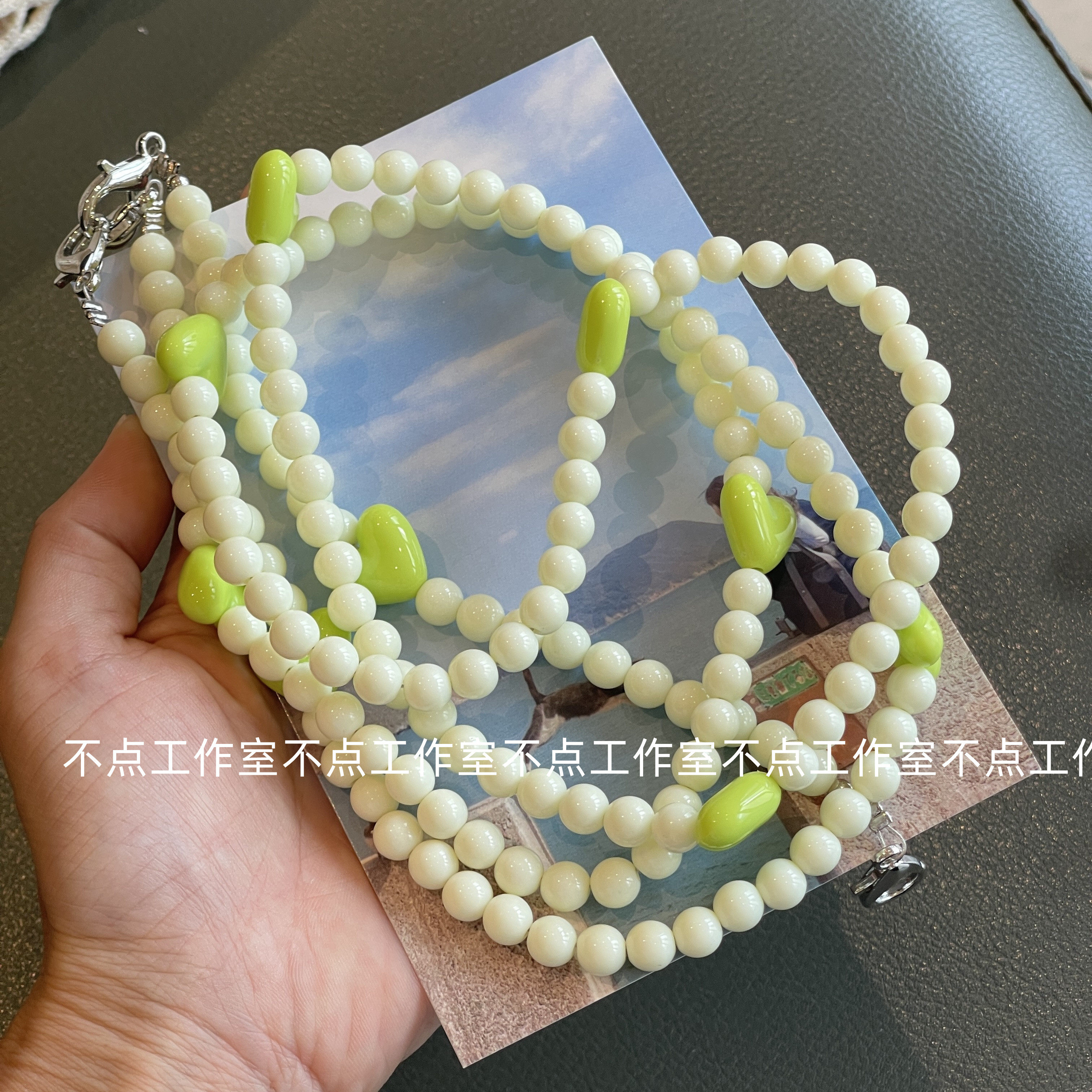 纯色奶白撞色绿爱心手提链条适用于手机壳钥匙扣万能背带斜跨链条