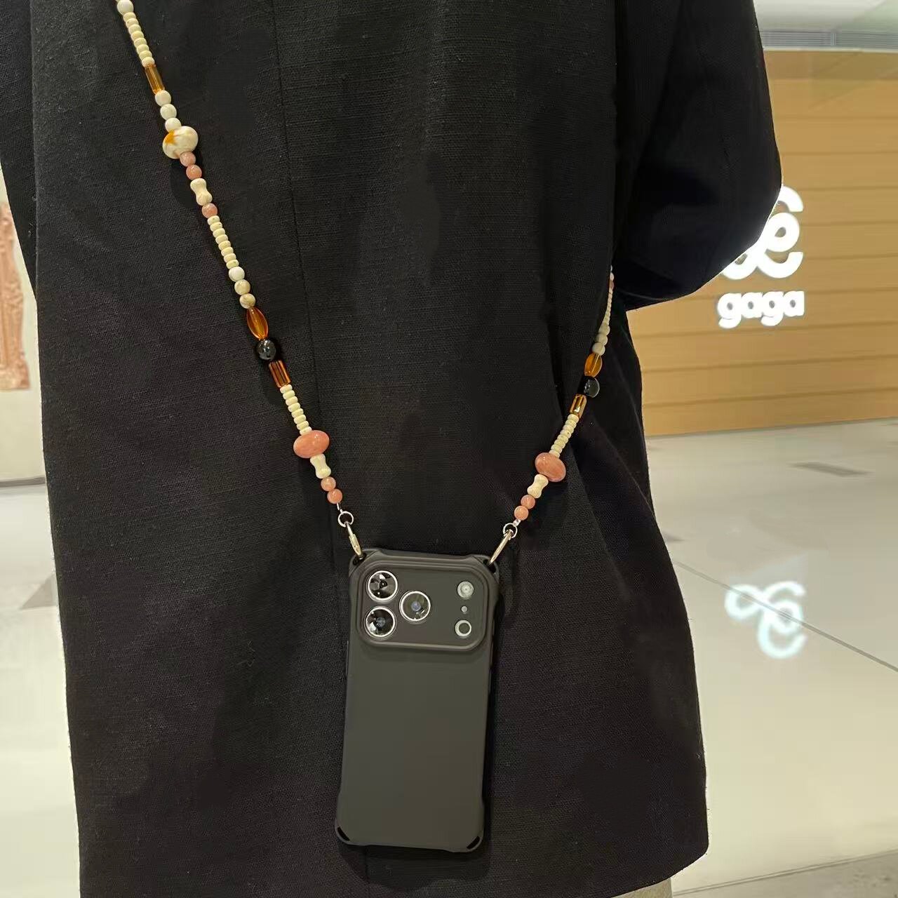 四角可挂酷黑ins琥珀串珠斜挎链条适用于苹果17手机壳iphone16promax软15/14套13