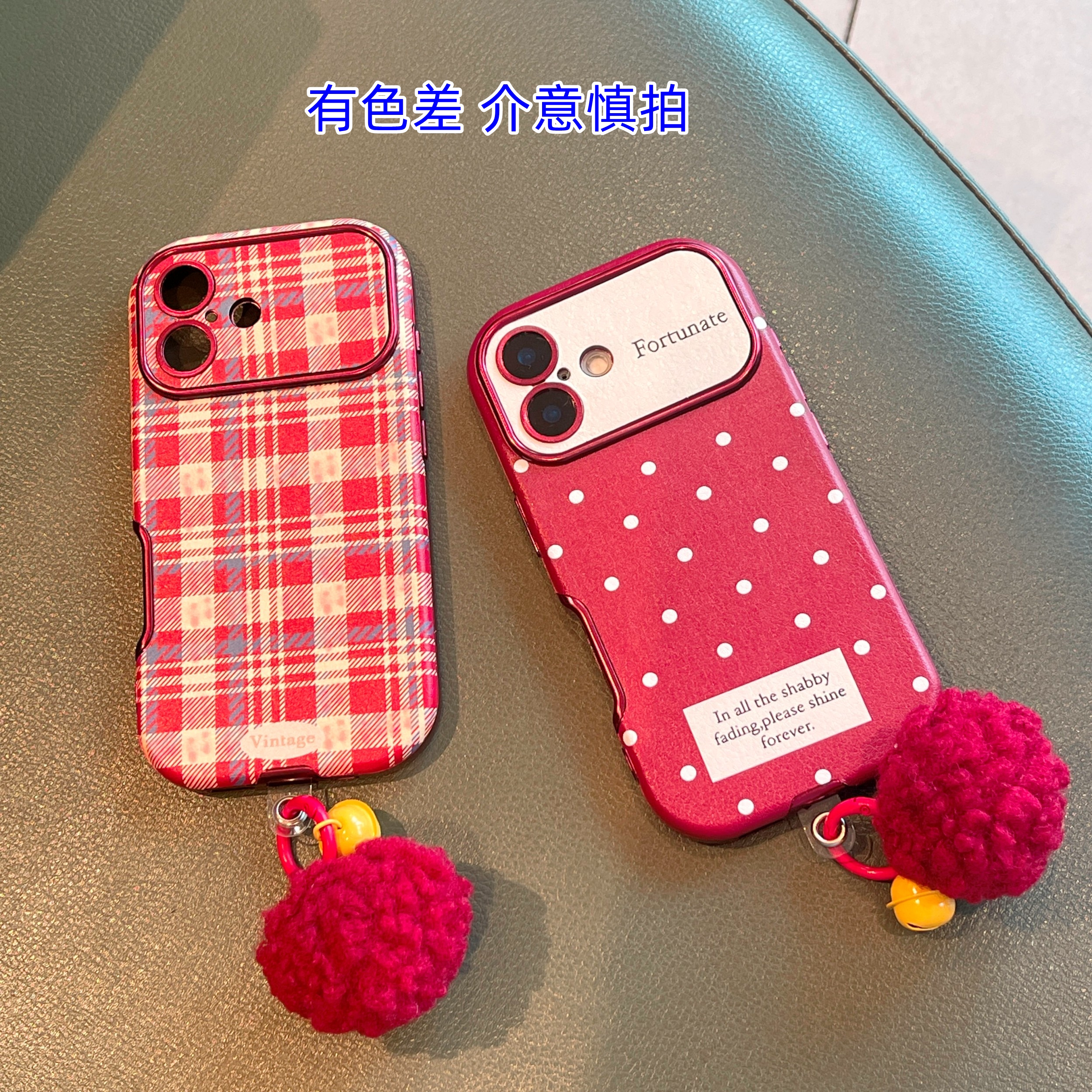 韩式ins复古皮质酒红波点毛绒铃铛吊坠适用于苹果16手机壳iphone15promax全包14软13新款12