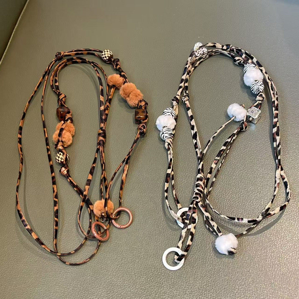 韩系复古豹纹棕手工串珠斜跨长链条通用手机挂链气质手机壳水瓶绳