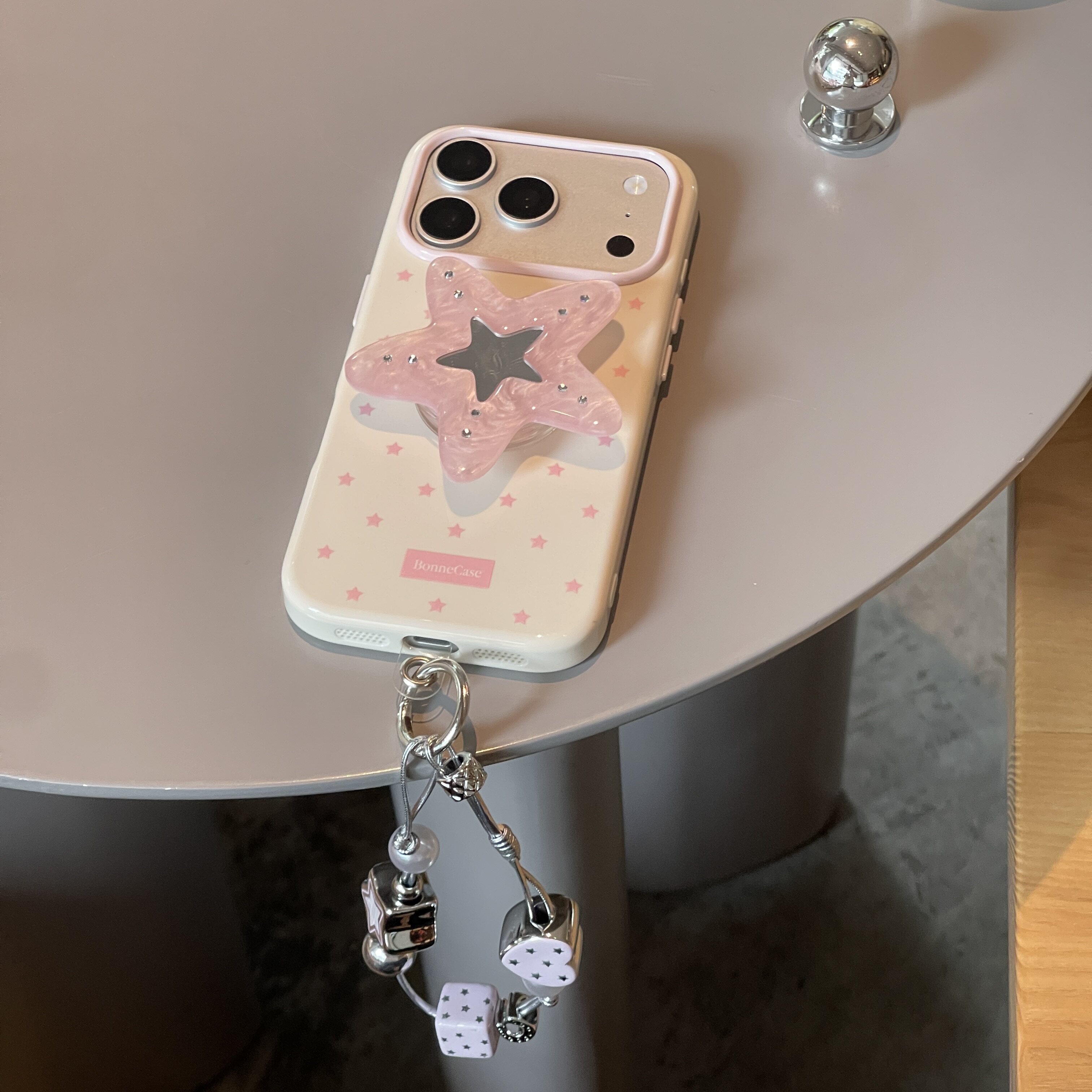 纯色米白满屏五角星点钻支架手腕链条适用于苹果18pro手机壳Iphone17套16/15韩风14