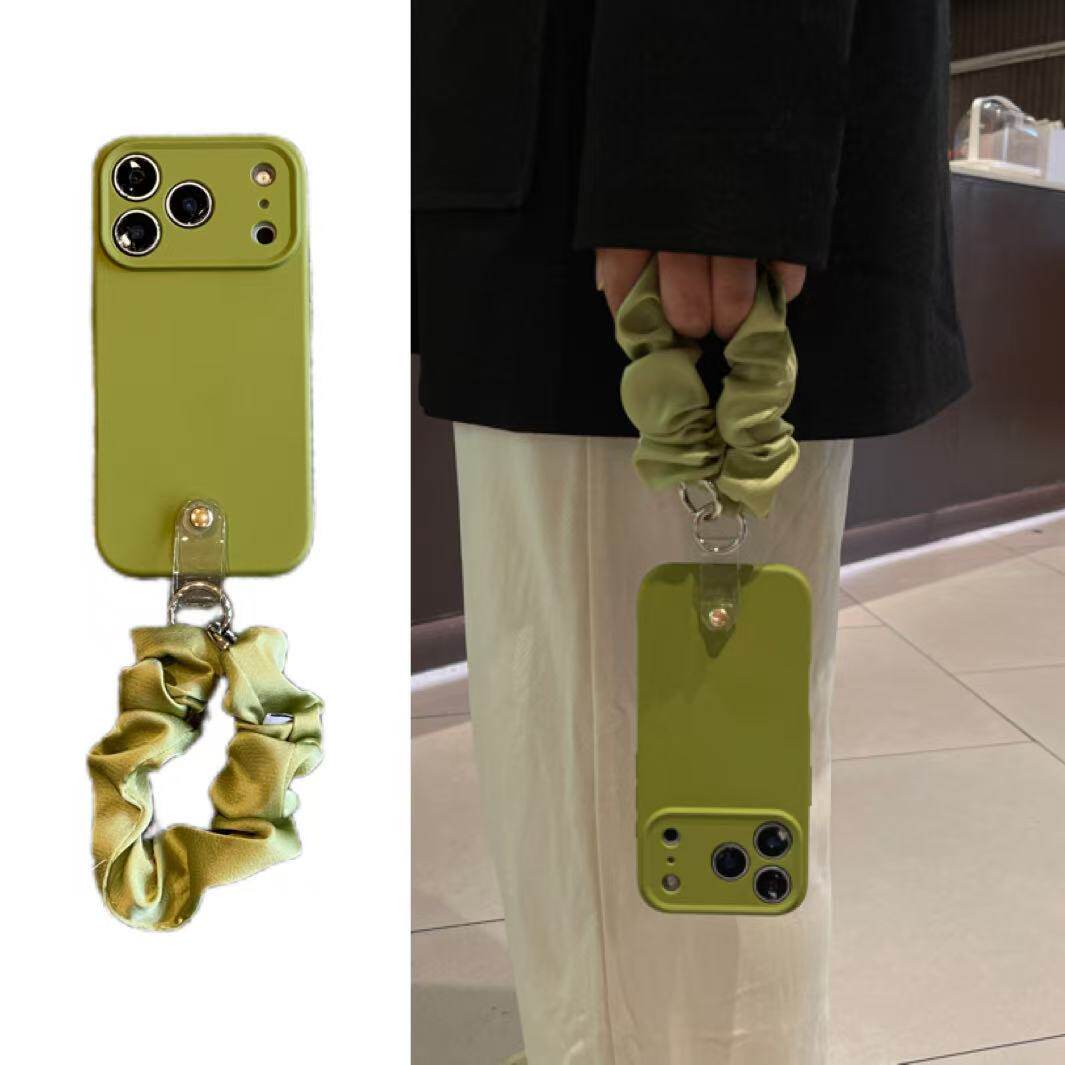 少女ins早春橄榄绿褶皱弹力手提绳适用于苹果17手机壳iphone16promax软15/14套13