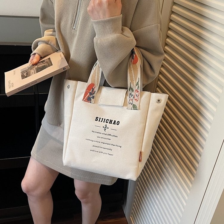 休闲字母帆布包26新款女手提便当包上班族饭盒包收纳包小众手拎袋,箱包皮具/热销女包/男包,时尚帆布包,淘宝优惠券,粉丝福利购,淘宝优惠卷