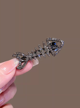 黑色水钻鱼骨发卡新款气质发夹女侧边碎发设计感小众刘海夹鸭嘴夹