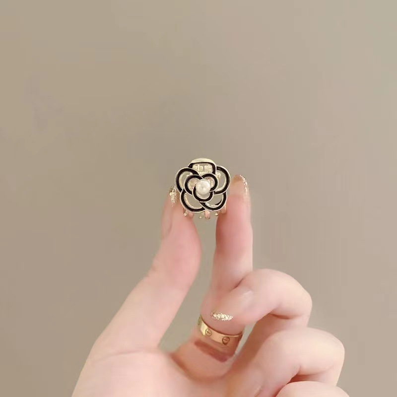 气质小香风山茶花鸭嘴夹发夹高级感珍珠边夹前额刘海金属小抓夹