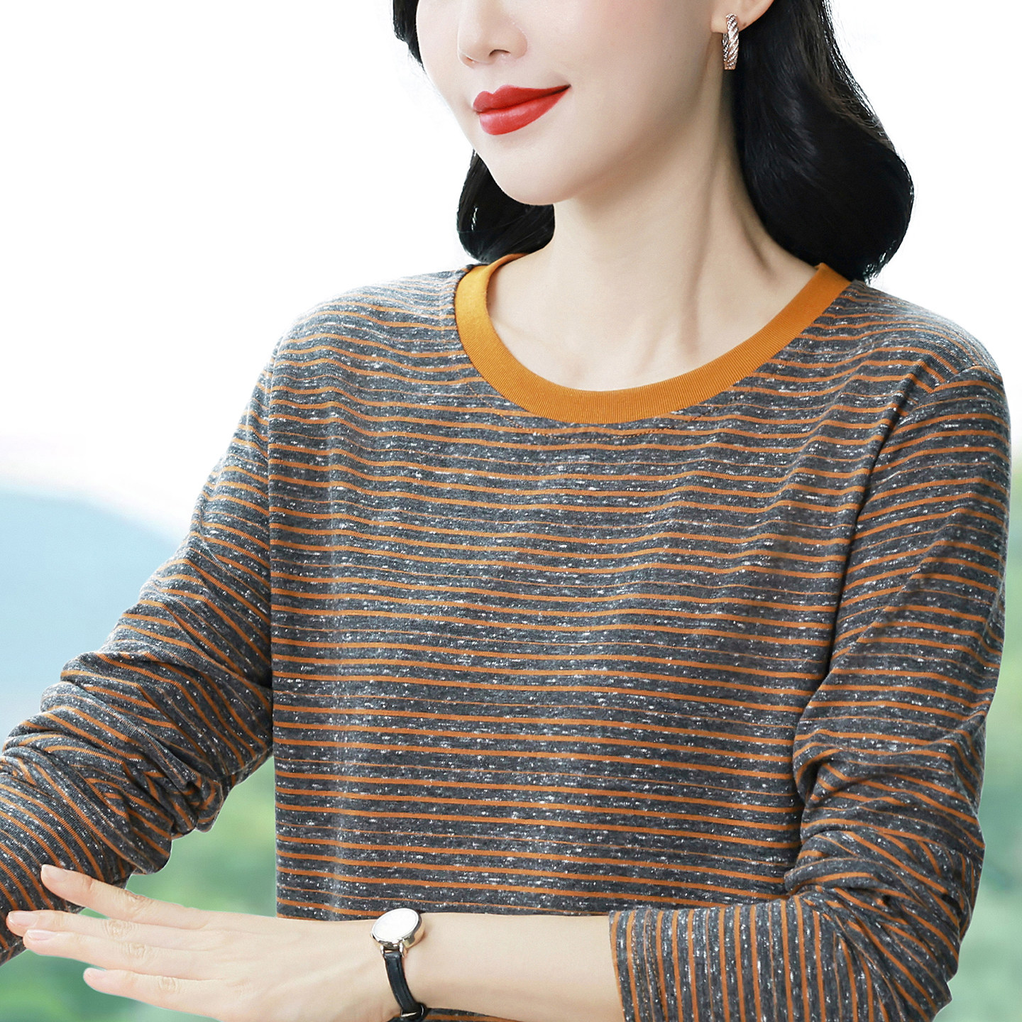 棉质条纹长袖t恤女士打底衫2026春装中老年大码宽松妈妈秋衣外穿