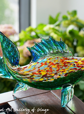 卡罗尔人间遗珠翘尾点彩鱼摆件