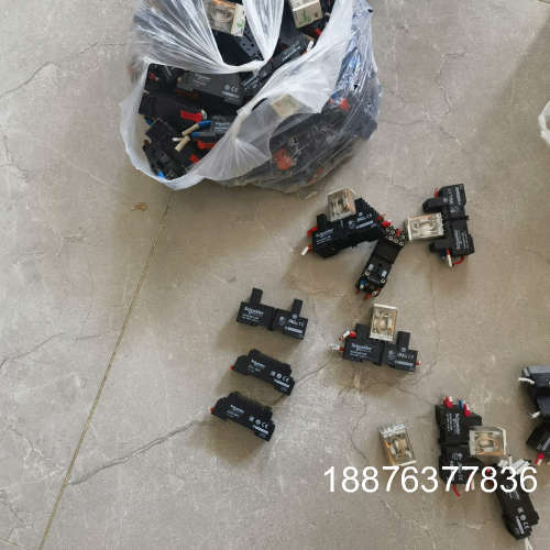 工程剩余的继电器底座RXZE1M4C很多议价