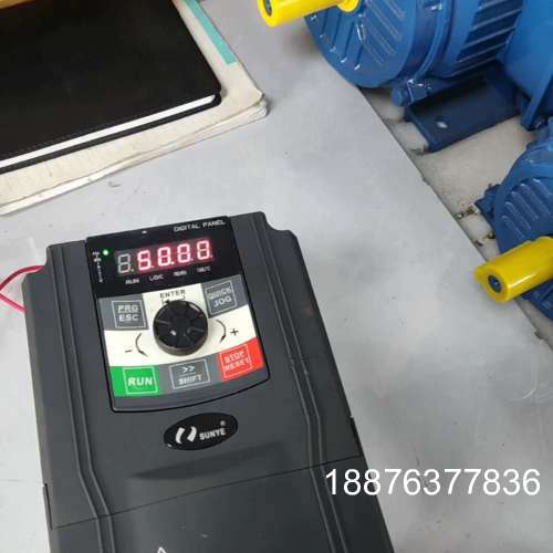 日业变频器4KW，CM530-A04T4R0G/5R5PB，议价