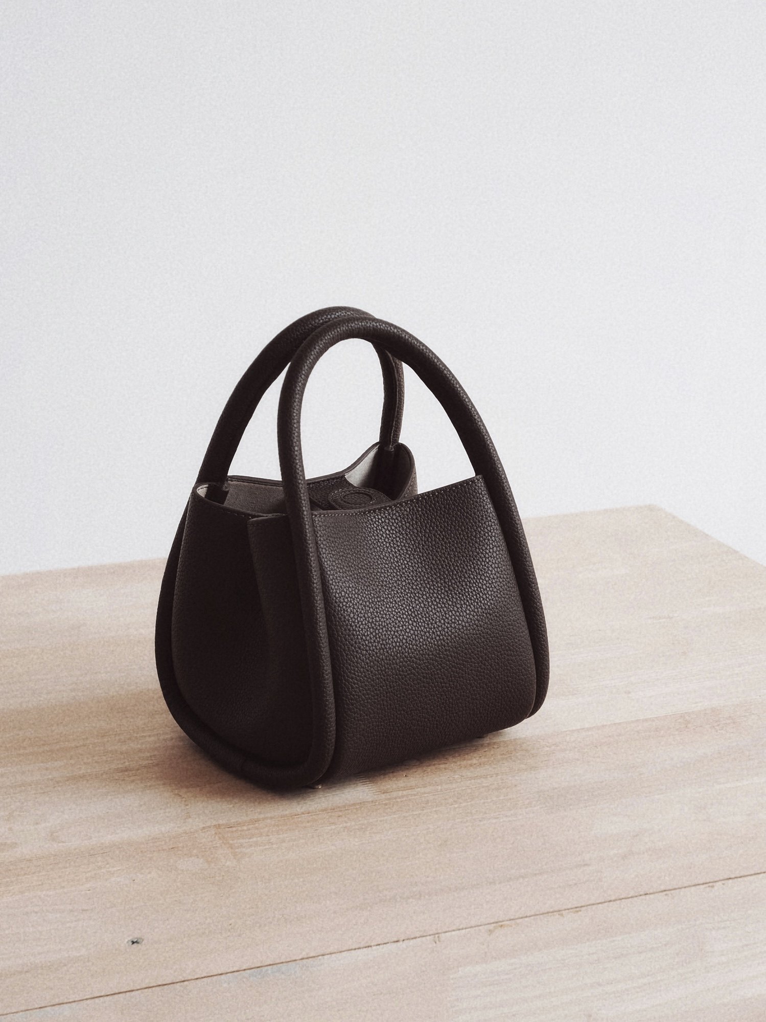 HANHSIA 函夏手工牛皮手提菜篮子包女单肩斜挎美拉德色水桶包,箱包皮具/热销女包/男包,水桶包,淘宝优惠券,粉丝福利购,淘宝优惠卷