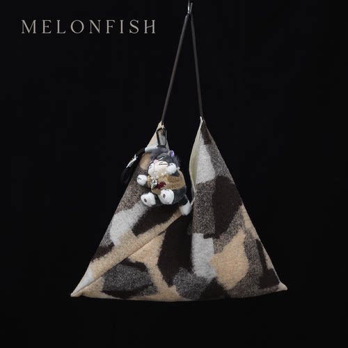 MELONFISH大号羊毛棕色三角包