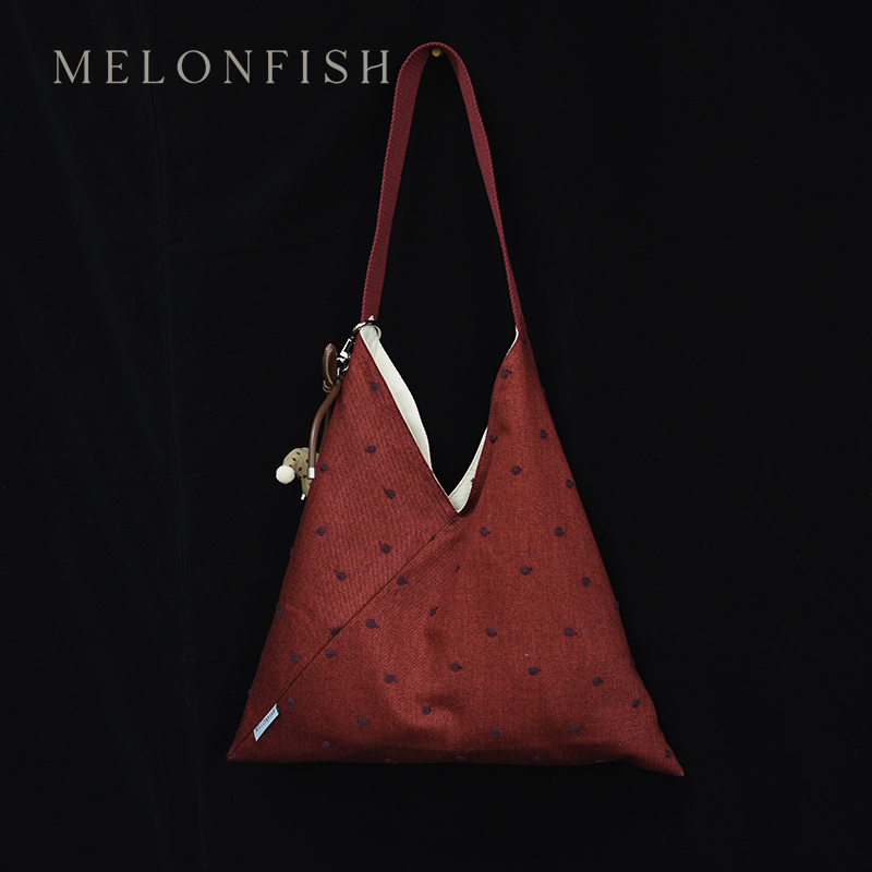 MELONFISH圣诞红冬季新款三角包