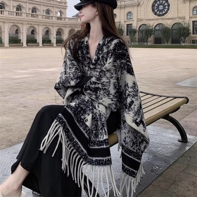 水墨画披肩斗篷套装鱼尾长裙