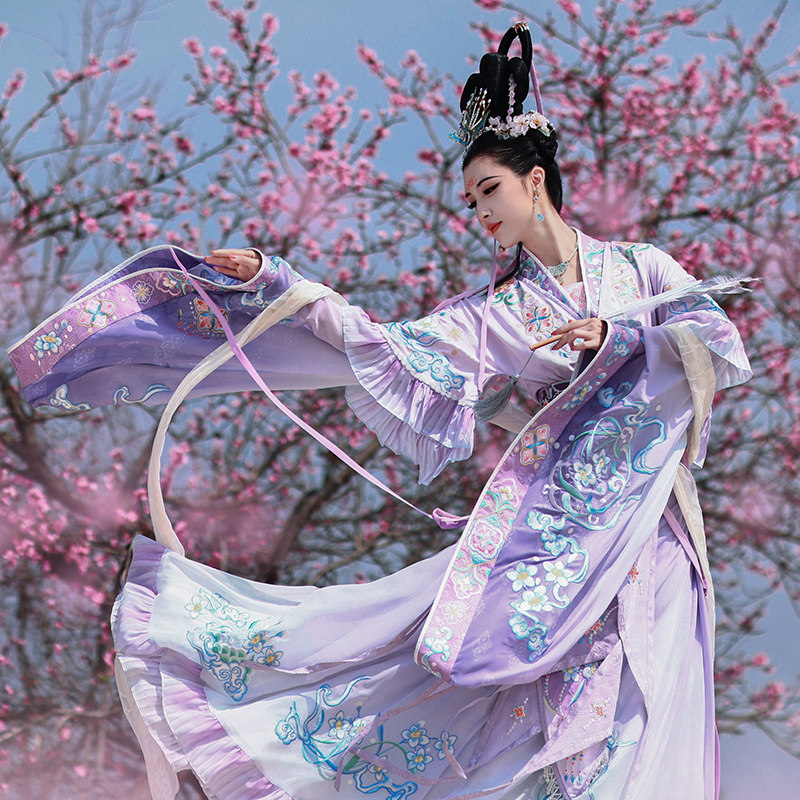 衔泥小筑洛神赋神仙刺绣礼服轻云蔽月紫魏晋汉服衫交窬裙杂裾垂髾