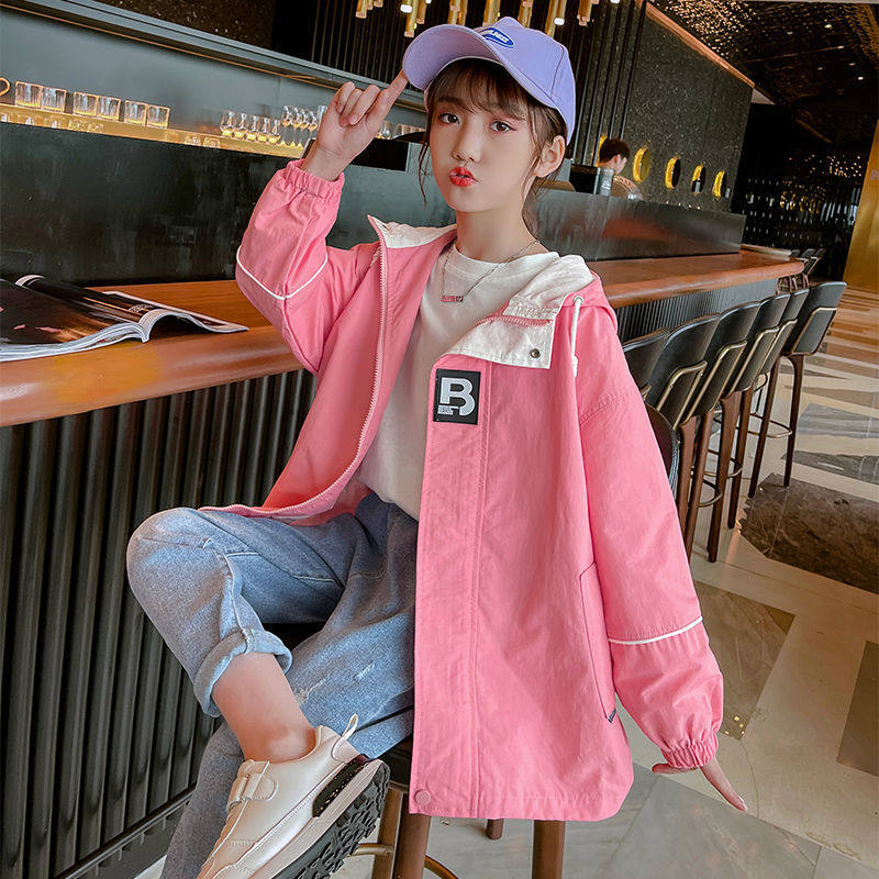 여자 코트 가을 옷 2024 새로운 어린이 공주 알파벳 큰 어린이 여자 봄과 가을 유행 캐주얼 윈드 브레이커 트렌드